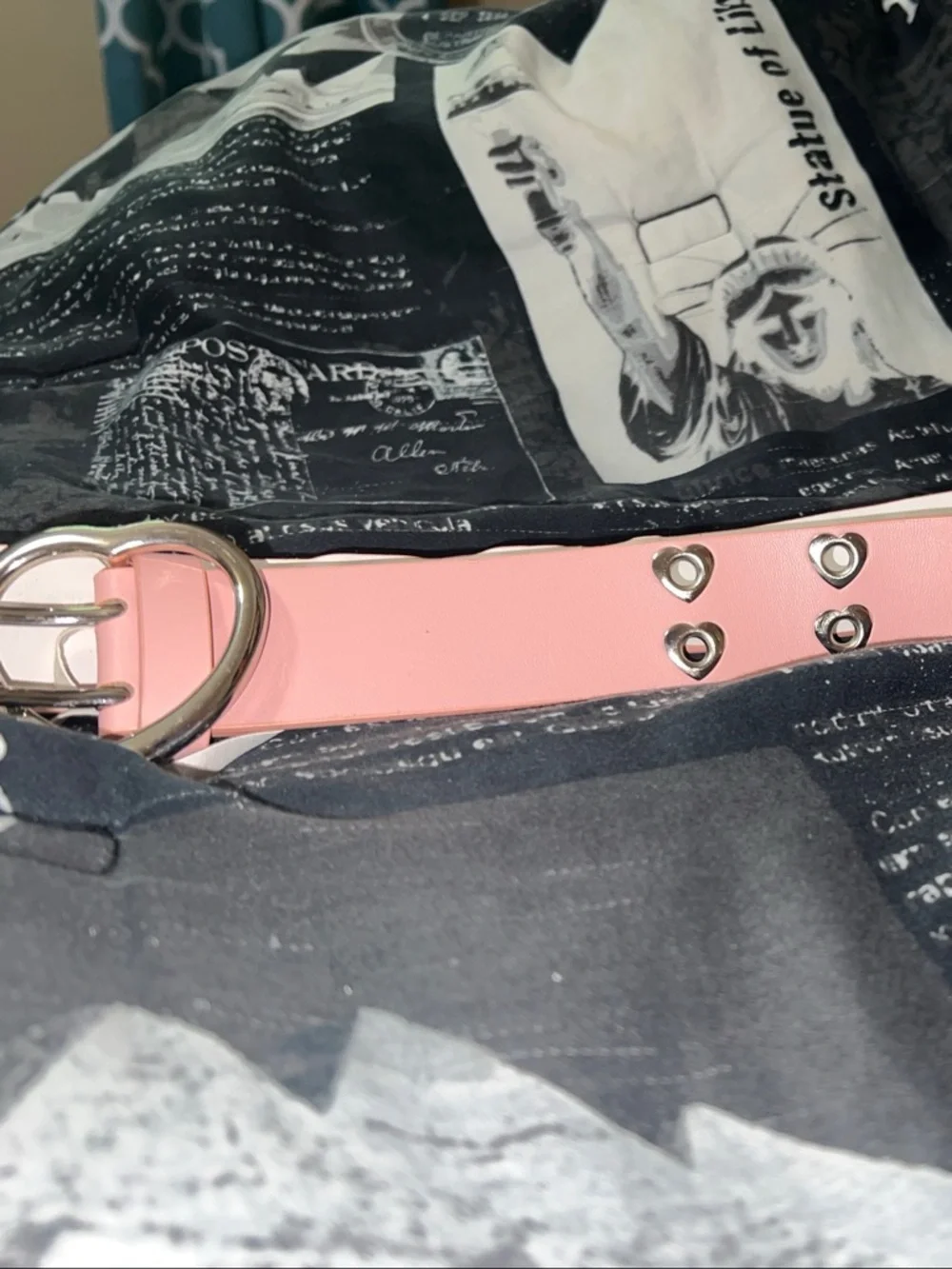 Hot Topic pink heart
